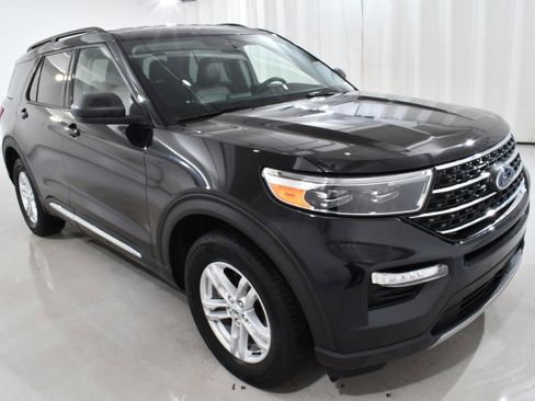 Used 2022 Ford Explorer XLT w/ Equipment Group 202A image 5
