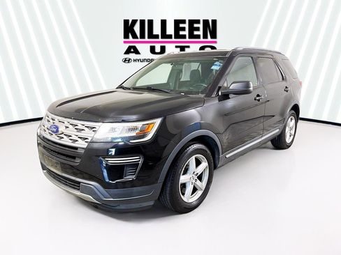 Used 2018 Ford Explorer XLT image 3