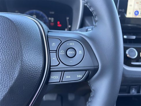 Certified 2024 Toyota Corolla Cross XLE image 22