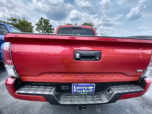 Used 2021 Toyota Tacoma TRD Off-Road w/ TRD Premium Off Road Package AWD/4WD image 31
