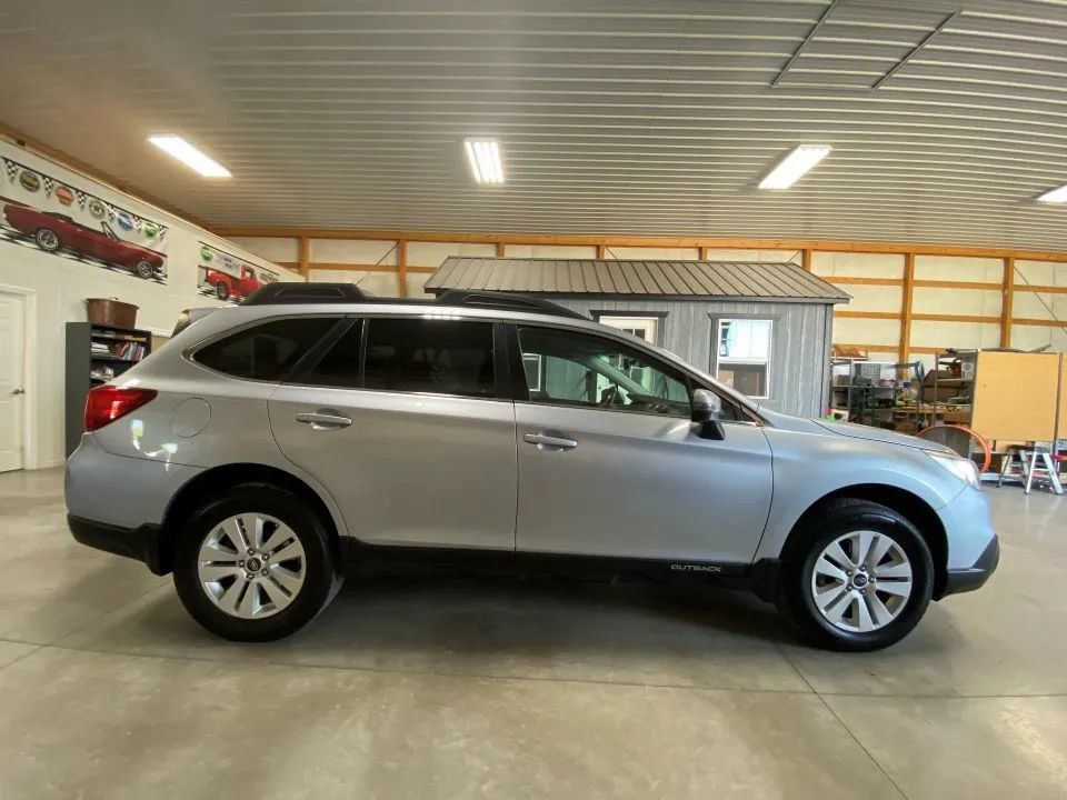 Used 2017 Subaru Outback 2.5i Premium AWD/4WD image 5