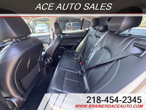 Used 2019 Alfa Romeo Stelvio image 8