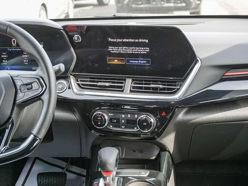 Used 2025 Chevrolet Trax RS w/ Driver Confidence Package image 15