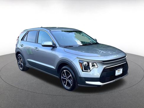 Used 2026 Kia Niro LX FWD image 2