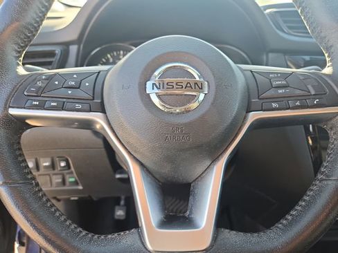Used 2020 Nissan Rogue SV image 28
