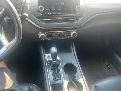 Used 2022 Nissan Altima 2.5 SR FWD image 9