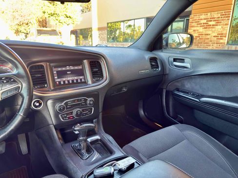 Used 2018 Dodge Charger SXT w/ Blacktop Package image 20