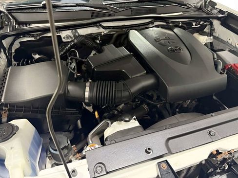 Used 2020 Toyota Tacoma SR5 AWD/4WD image 38