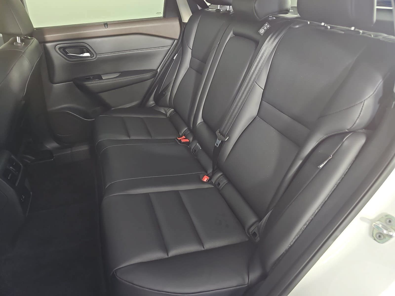 Used 2023 Nissan Rogue SV w/ SV Premium B Package FWD image 14