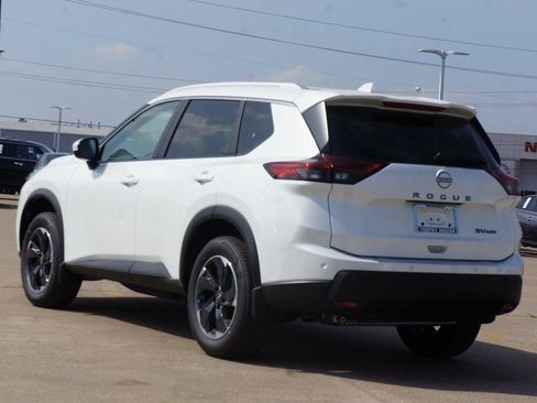 Certified 2024 Nissan Rogue SV w/ SV Premium Package AWD/4WD image 6