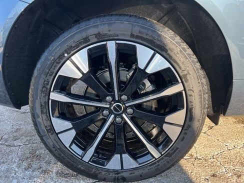 New 2026 Volvo XC60 B5 Plus w/ Climate Package image 9