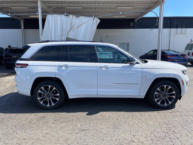 Used 2023 Jeep Grand Cherokee Overland w/ Advanced Protech Group III AWD/4WD image 4