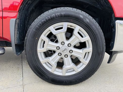 Used 2017 Nissan Titan SV image 39