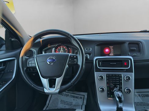 Used 2017 Volvo V60 T5 Cross Country w/ Convenience Package image 14