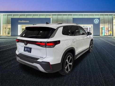 Certified 2025 Volkswagen Tiguan SE image 27