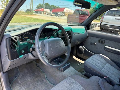 Used 1999 Toyota Tacoma 2WD Xtracab image 10