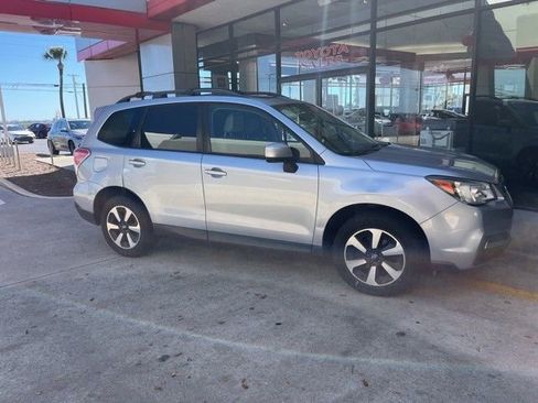 Used 2017 Subaru Forester 2.5i Premium image 3