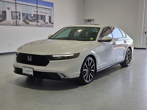 Used 2023 Honda Accord Touring image 4