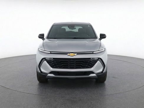 Used 2025 Chevrolet Equinox LT image 2