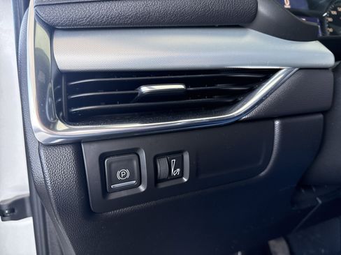 Used 2020 Cadillac XT4 Premium Luxury AWD/4WD image 20