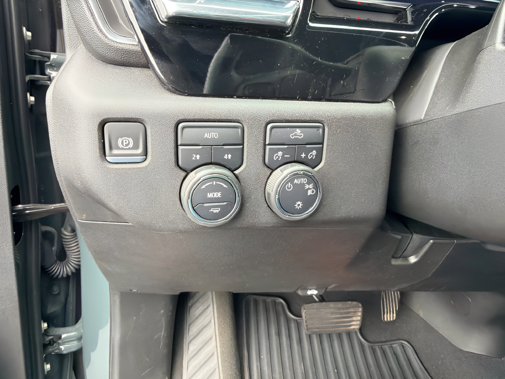 Used 2025 Chevrolet Silverado 1500 LT AWD/4WD image 22