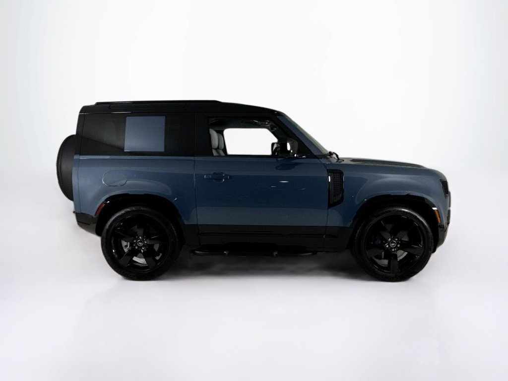 Used 2025 Land Rover Defender 90 X-Dynamic SE AWD/4WD image 6
