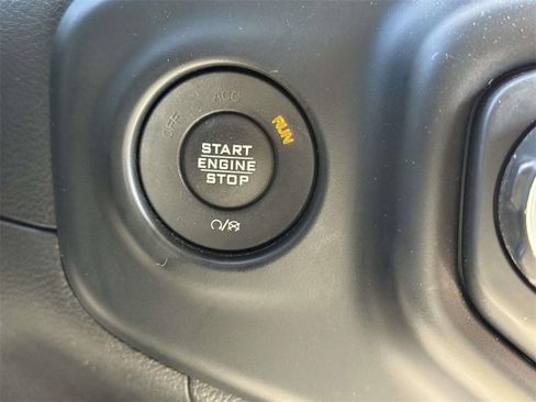 Used 2019 Jeep Wrangler Unlimited Sahara image 20