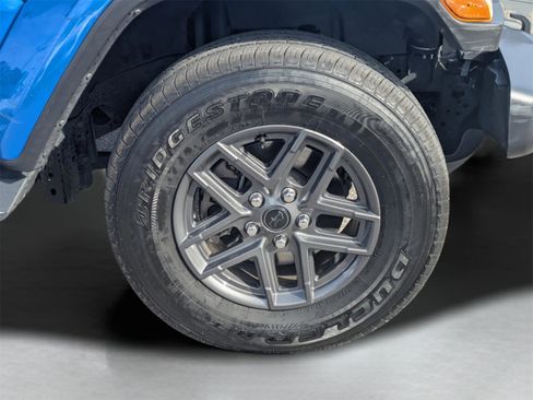 Used 2024 Jeep Gladiator Sport image 19