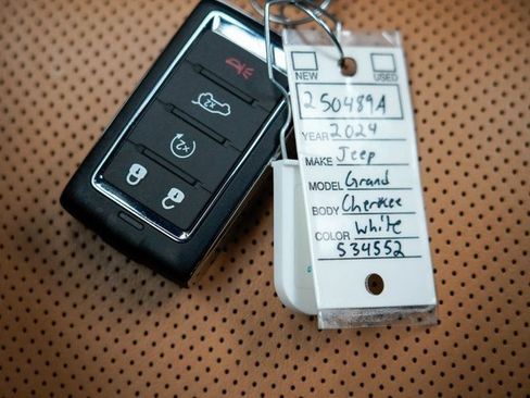 Used 2024 Jeep Grand Cherokee Summit image 26