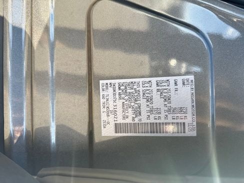 Used 2025 Nissan Pathfinder Platinum w/ Black Appearance Package image 32