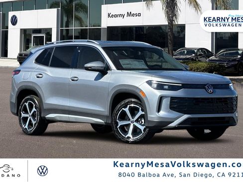 New 2025 Volkswagen Tiguan SE image 1