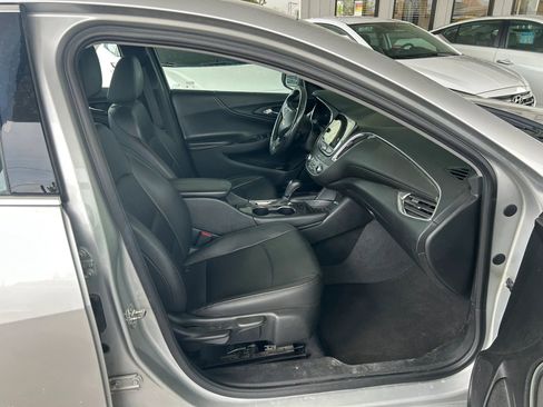 Used 2019 Chevrolet Malibu Hybrid w/ Leather Package image 5