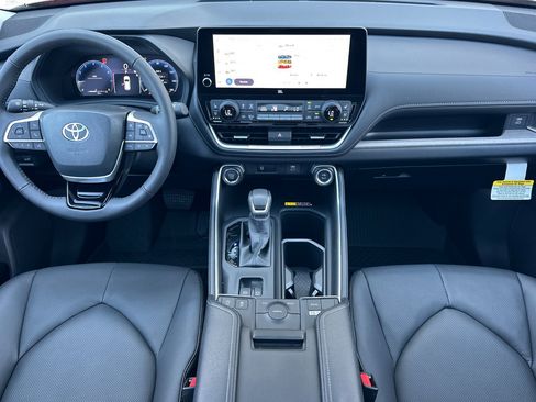 Certified 2026 Toyota Grand Highlander FWD image 13