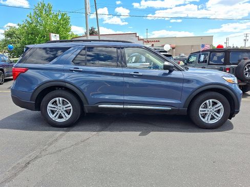 Used 2021 Ford Explorer XLT w/ Equipment Group 202A AWD/4WD image 5