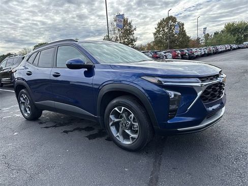 Used 2024 Chevrolet Trax LT w/ Driver Confidence Package image 13