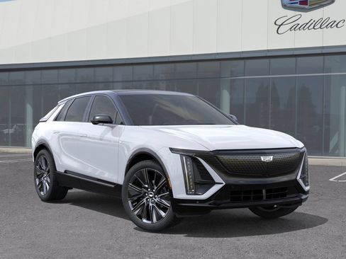 Used 2026 Cadillac Lyriq Signature Sport w/ LPO, Floor Liner Package AWD/4WD image 8
