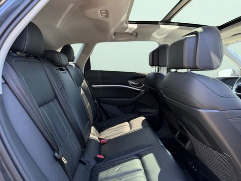 Used 2019 Audi e-tron Prestige w/ Prestige Package image 47