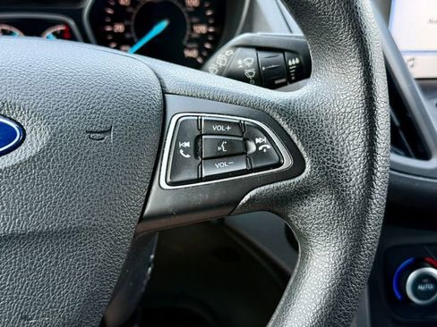 Used 2019 Ford Escape SE image 18