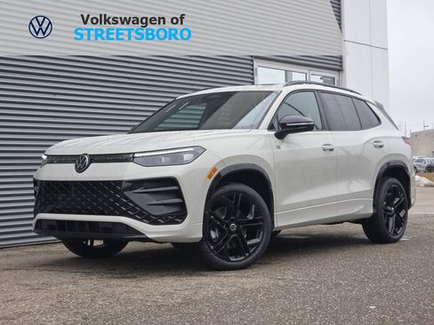 New 2026 Volkswagen Tiguan SE R-Line image 1