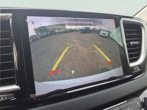 Used 2024 Chrysler Pacifica Touring-L FWD image 10