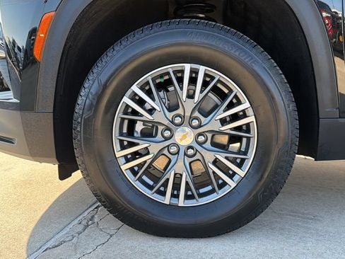 Used 2026 Chevrolet Traverse LT w/ Driver Confidence Package FWD image 9