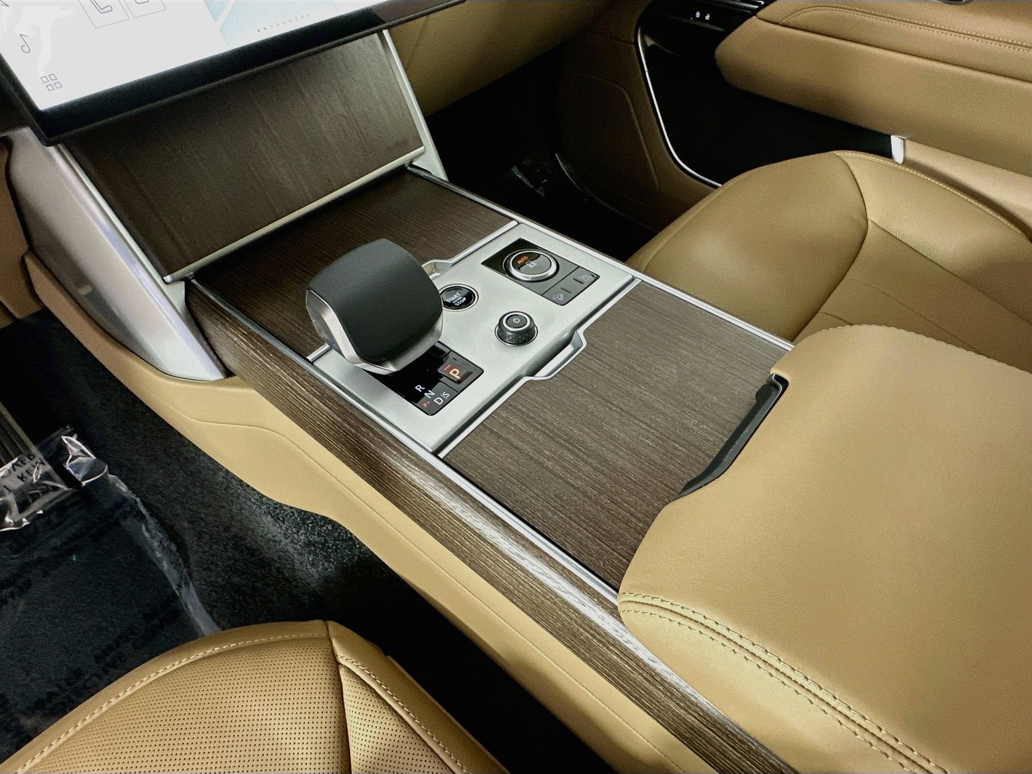 New 2027 Land Rover Range Rover SE AWD/4WD image 13