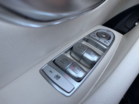 Certified 2017 Mercedes-Benz E 300 4MATIC image 27