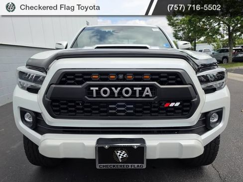 Used 2023 Toyota Tacoma TRD Sport w/ TRD Premium Sport Package AWD/4WD image 8