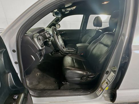 Used 2017 Toyota Tacoma TRD Pro AWD/4WD image 13