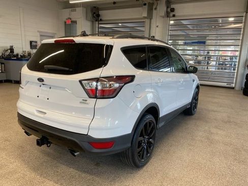 Used 2018 Ford Escape SE w/ SE Sport Appearance Package FWD image 5