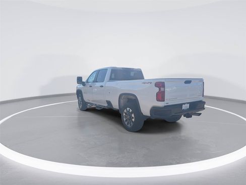 Used 2022 Chevrolet Silverado 2500 Custom w/ Custom Value Package AWD/4WD image 6