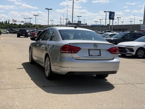 Used 2013 Volkswagen Passat TDI SEL Premium FWD image 7