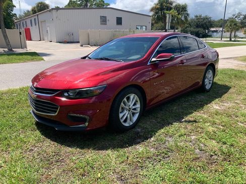 Used 2017 Chevrolet Malibu LT image 2