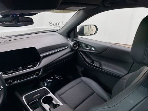 Used 2025 Chevrolet Equinox LT w/ Convenience Package II image 25